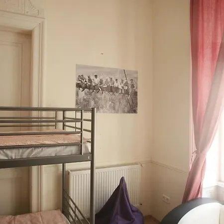 Mood Hostel *