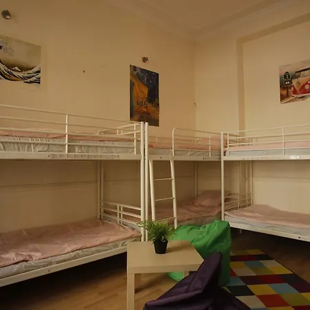 Hostel Mood